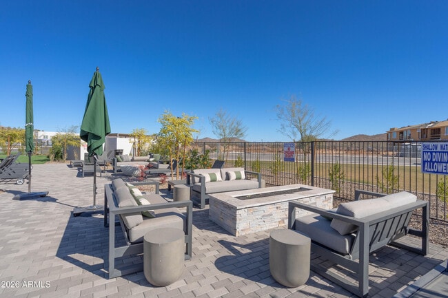 Building Photo - 2121 W Sonoran Desert Dr