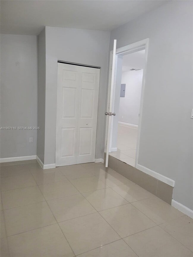 Building Photo - 1155 NE 113th St