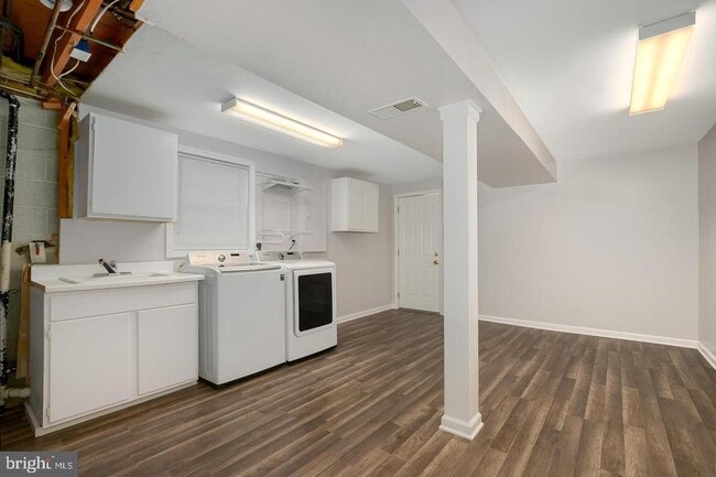 Building Photo - 9530 Ashbourn Dr