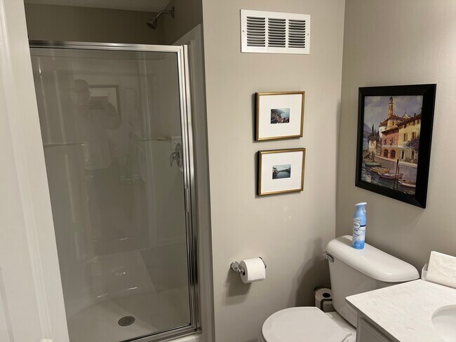 Full bath - 13086 Grand Vue Dr