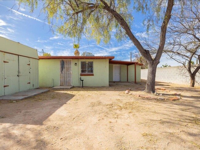 Building Photo - 2 Bedroom 2 Bathroom