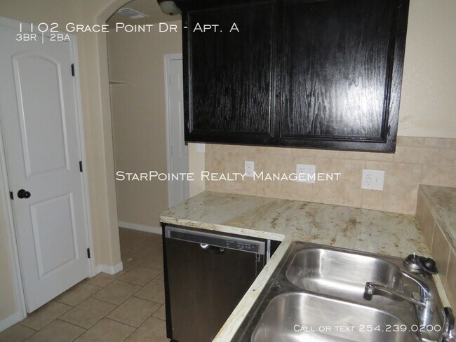 Building Photo - 1102 Grace Point Dr Apt. A