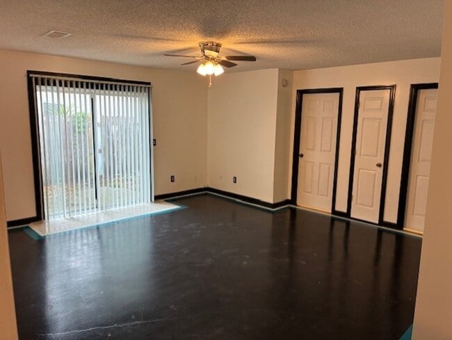 Building Photo - 511 S Arizona St