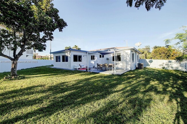 Building Photo - Northeast 169th Street, North Miami Beach, FL 33162 - 3 BR 2 BA single-family home