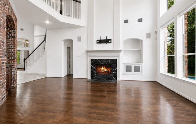 Building Photo - 18 Degas Park Dr