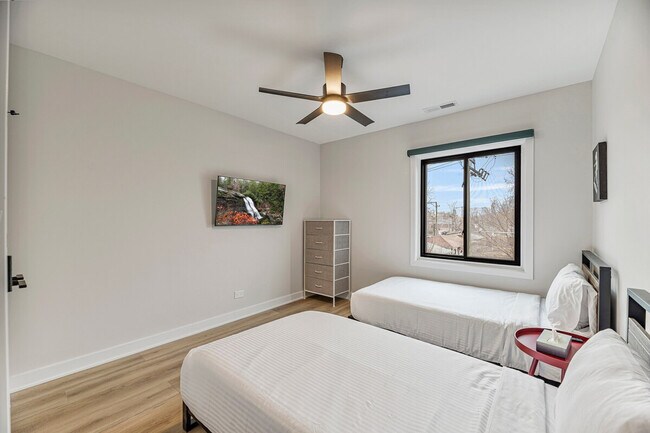 Building Photo - 2335 W Touhy Ave