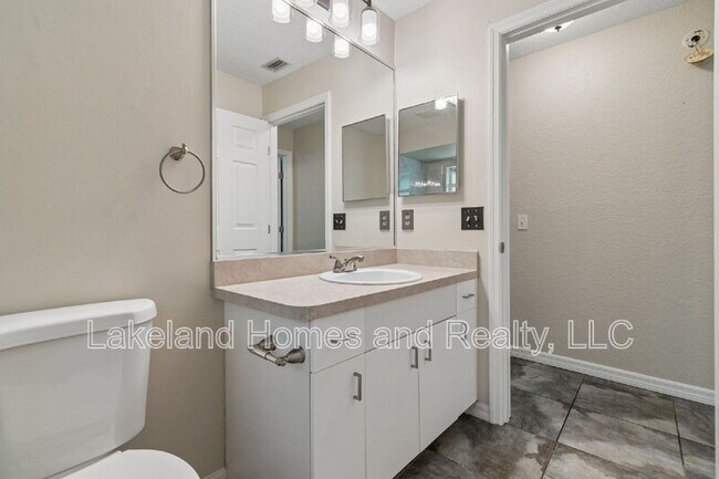 Building Photo - 95 Woodside Dr