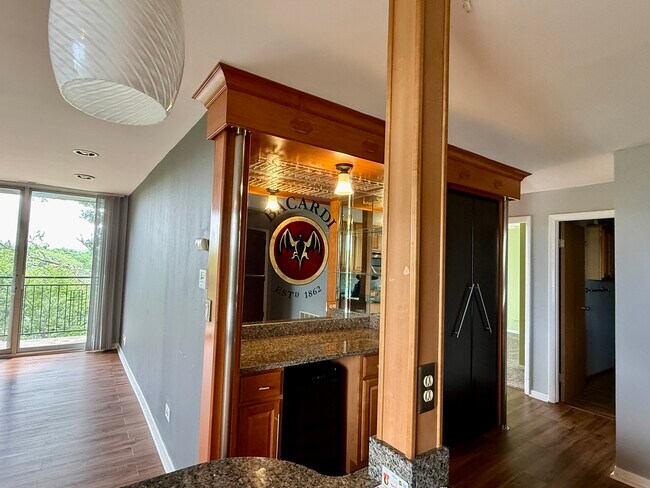Building Photo - 5820 Oakwood Dr