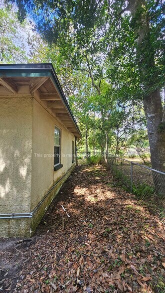 Building Photo - 9831 Ridge Blvd