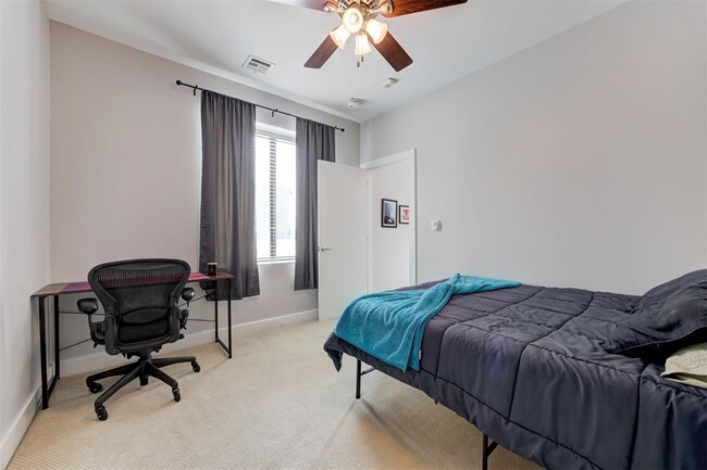 Building Photo - 444 N Central Ave