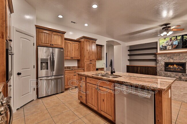 Building Photo - 2478 E Springs Dr