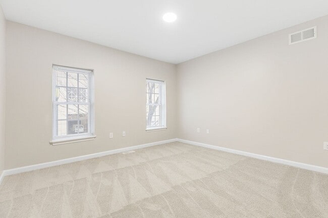 Building Photo - Pet Friendly 2 BR townhouse
