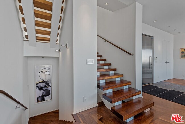 Building Photo - 1764 Viewmont Dr