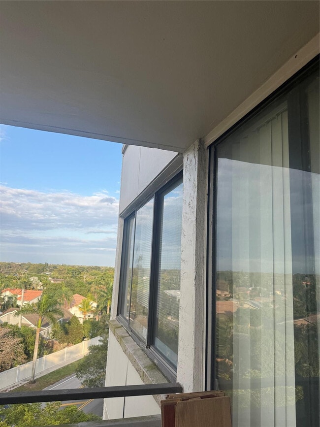 Building Photo - 4222 Inverrary Blvd