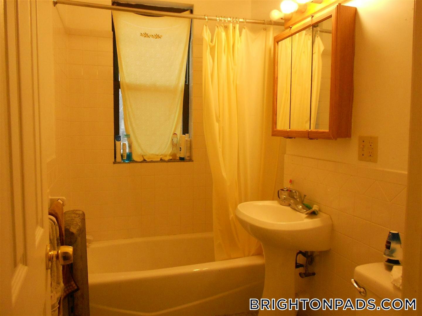 Building Photo - 17 Cummings Rd