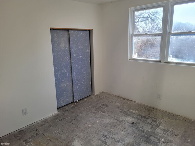 Building Photo - 3 br, 1.5 bath House - 332 North French St...