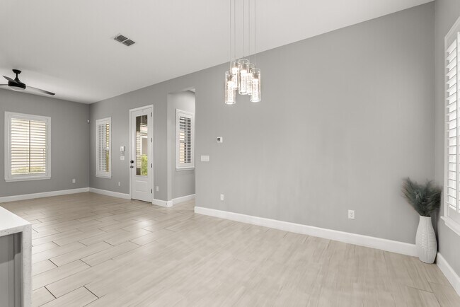 Building Photo - 6875 Arnoldson St