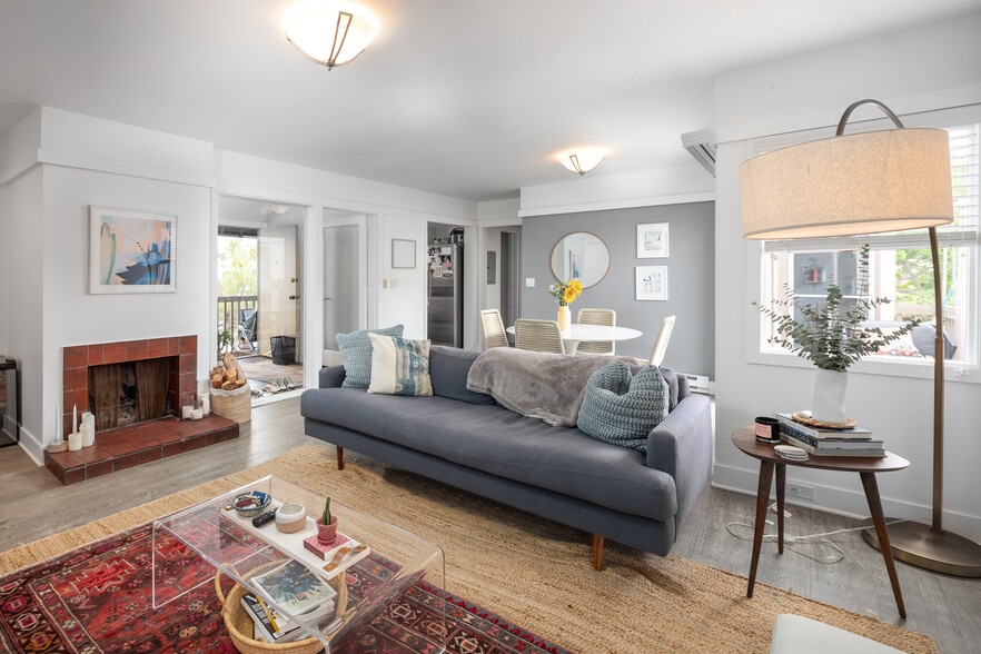 Living Room - 2807 Highland Ave