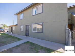 Building Photo - Embrace Comfort and Elegance in this Pristine 3/2 Apartment in Phoenix.