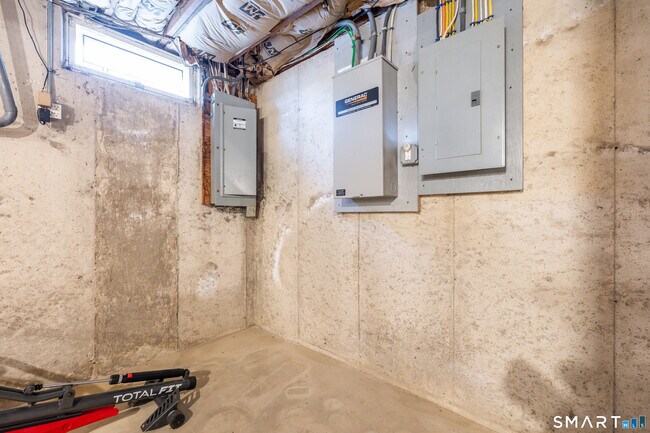 Building Photo - 9 Belshyre Ct