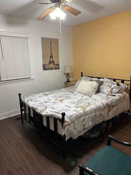 Master Bedroom - 5318 Lowery Ct