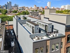 Building Photo - 1217 Bainbridge St