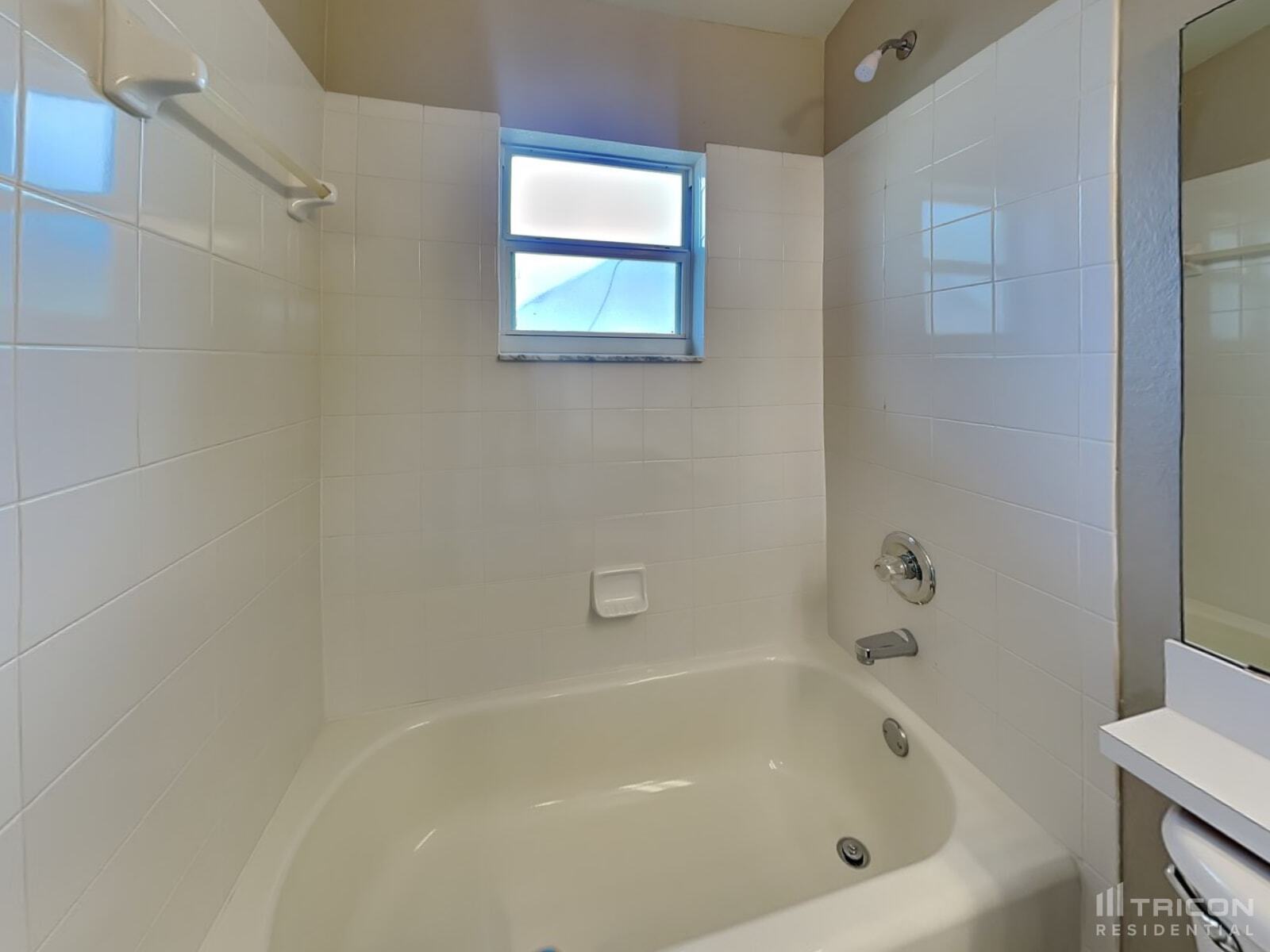 Building Photo - 7641 Manor Dr