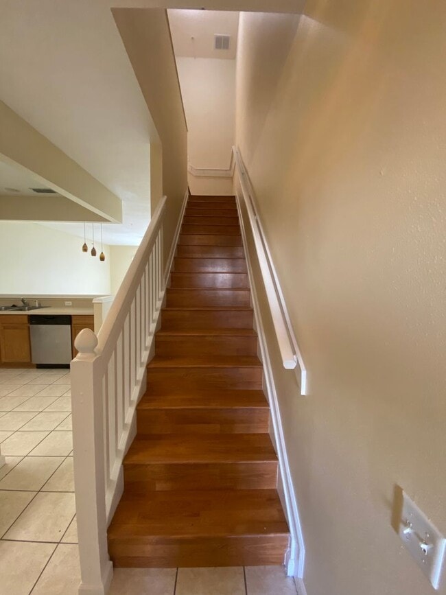 Building Photo - LAKEVIEW TOWNHOME FOR RENT - STONEBRIDGE C...