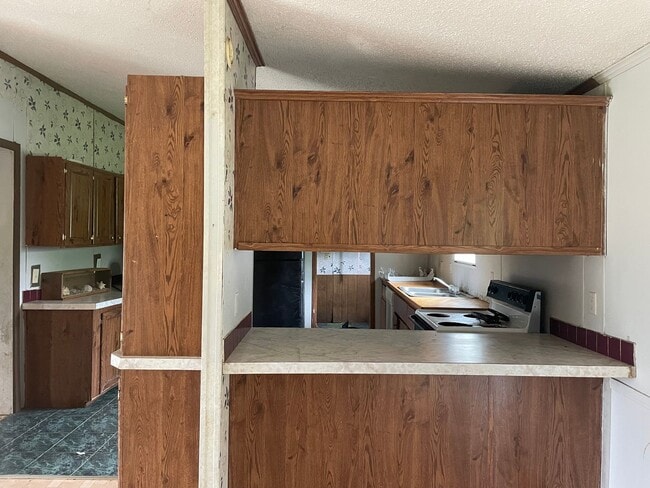 Building Photo - 5 Bedroom, 3 Bath 2,128 sq ft Doublewide T...