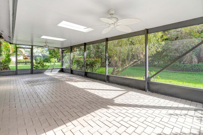 Building Photo - 13692 Cross Pointe Dr