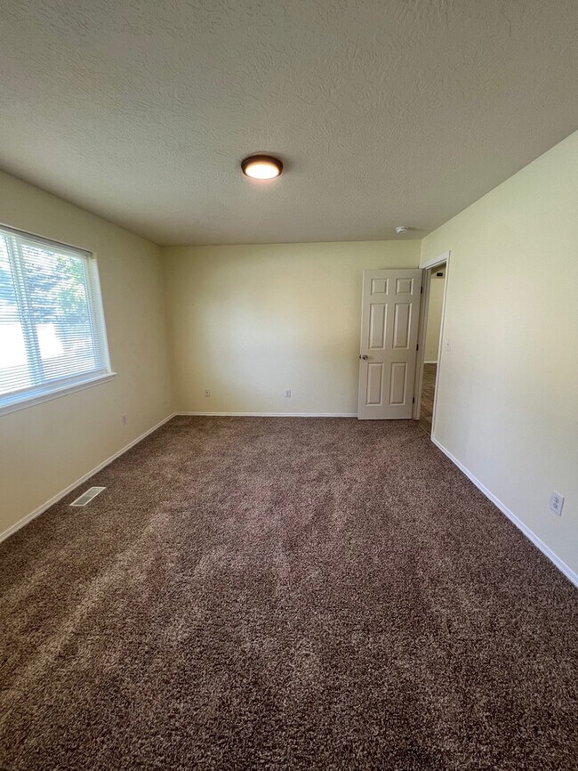 Building Photo - 3 Bed 2 Bath House in Nampa!