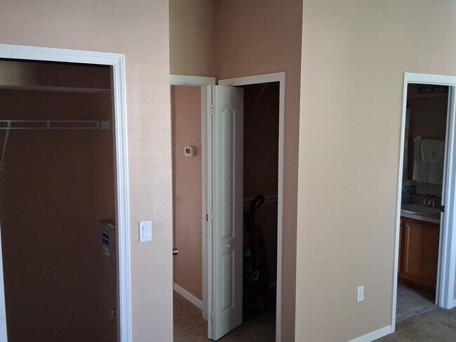Building Photo - 15651 Stable Run Dr