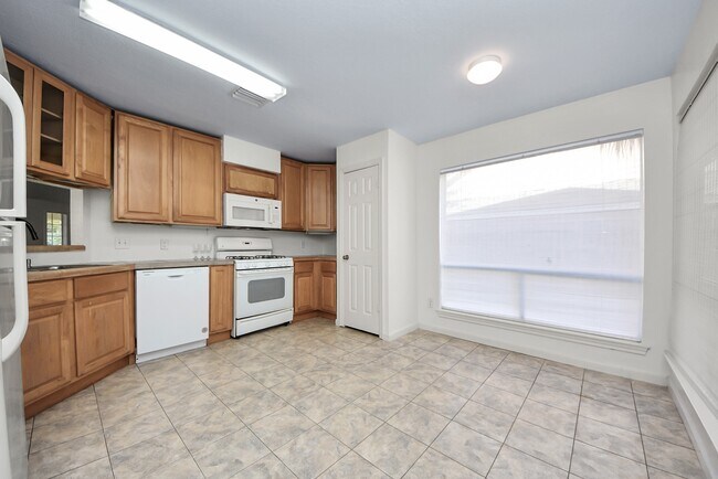 Building Photo - 15614 Barbarossa Dr