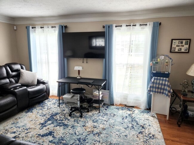 Building Photo - Staycation near everything Fayetteville