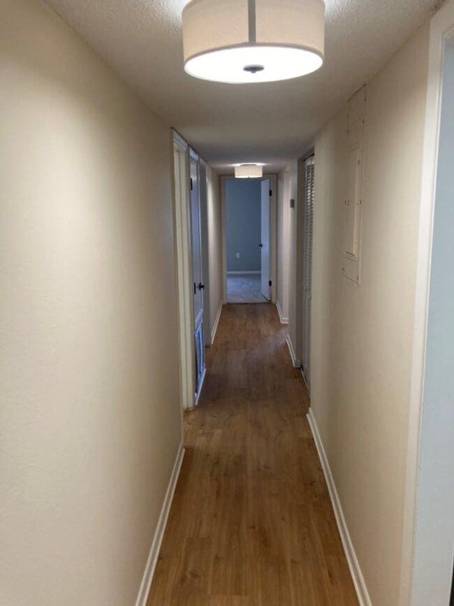 Building Photo - 3 Bedroom 2 Bathroom Condo at Palomar Plac...