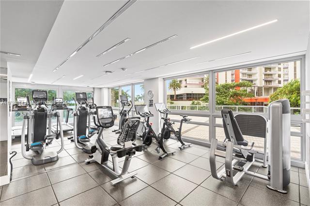 Building Photo - 1541 Brickell Ave
