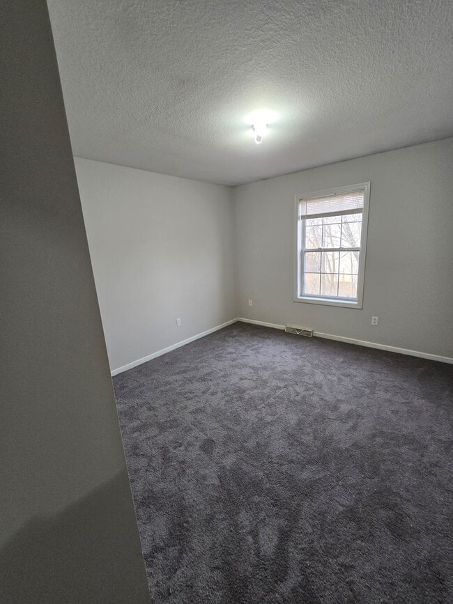 Building Photo - 106-108 Albany Dr.