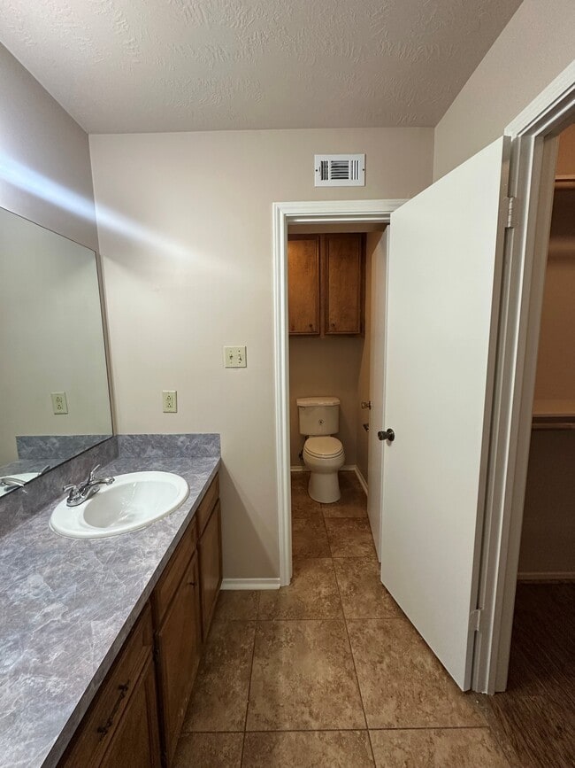 Building Photo - 2309 S Austin St