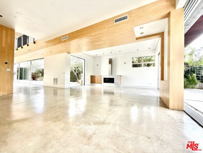 Building Photo - 716 Brooks Ave