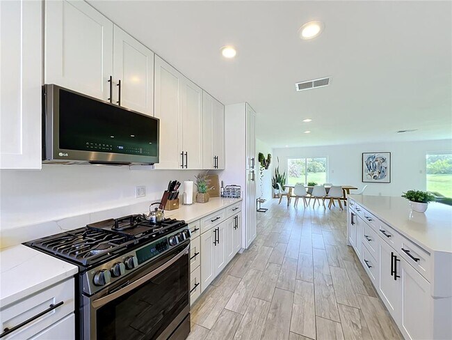 Building Photo - 5501 Memorial Dr