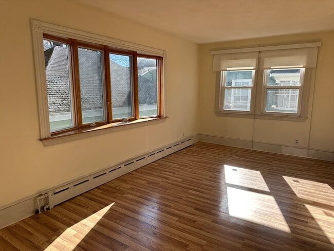 Building Photo - 90 Russell St