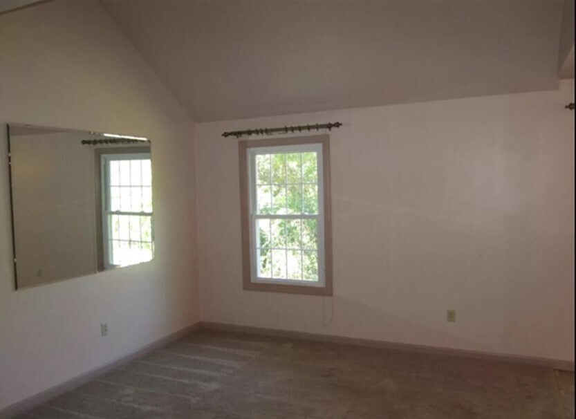 Vaulted Ceilings - 213 Crescent Dr