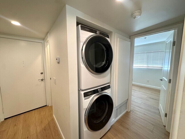 Building Photo - Cozy 2 Bedroom 1 Bath Unit