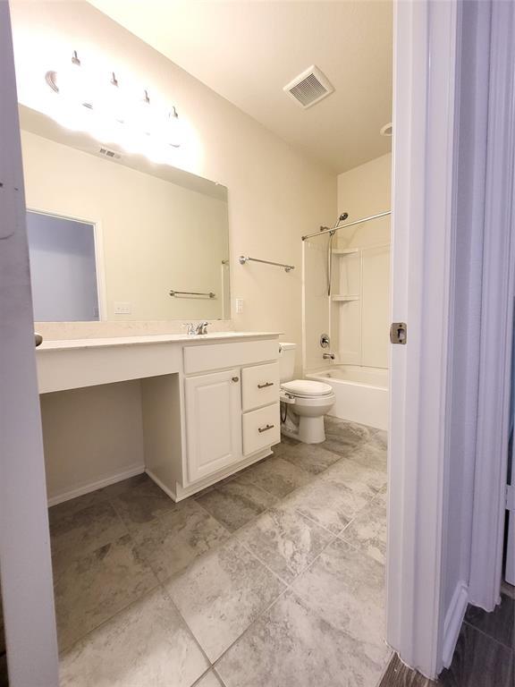 Building Photo - 817 Solitude Dr