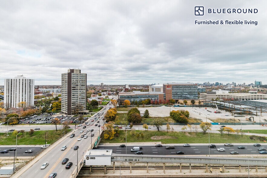 Building Photo - 513 S Damen Ave