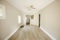 Building Photo - Very nice three bedroom 2 bathroom house available for rent!