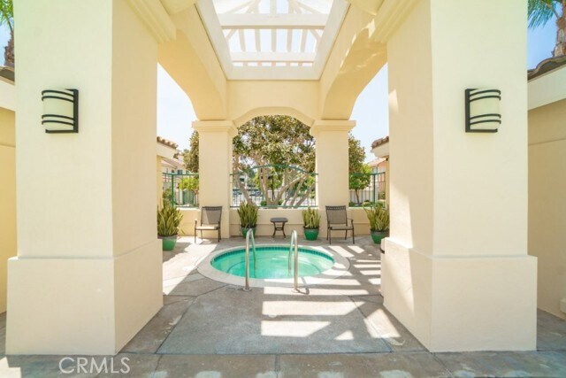 Building Photo - 2562 Woodbury Dr