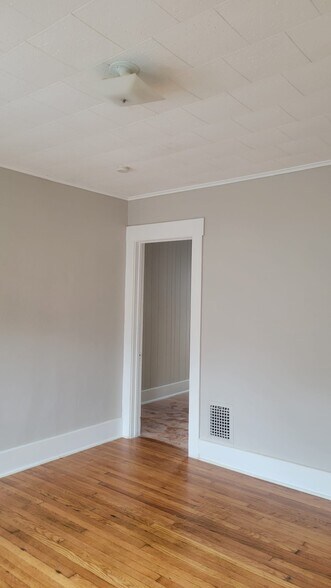 Building Photo - 205 Roosevelt Ave