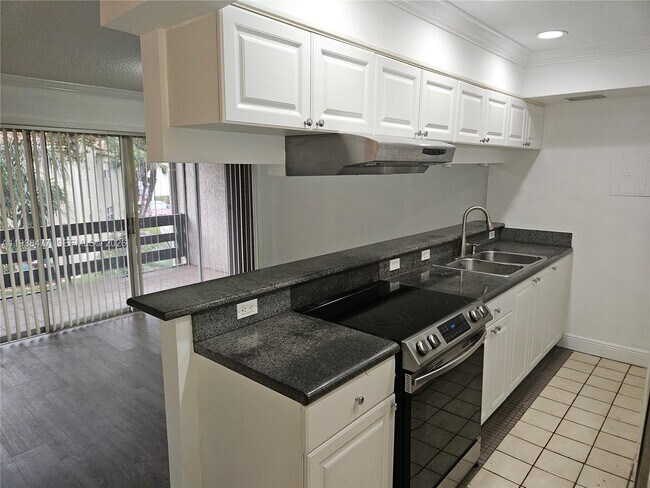 Building Photo - 5320 NE 6th Ave