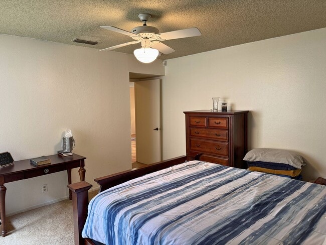 Building Photo - 2 Bed 2 Bath HOA Property